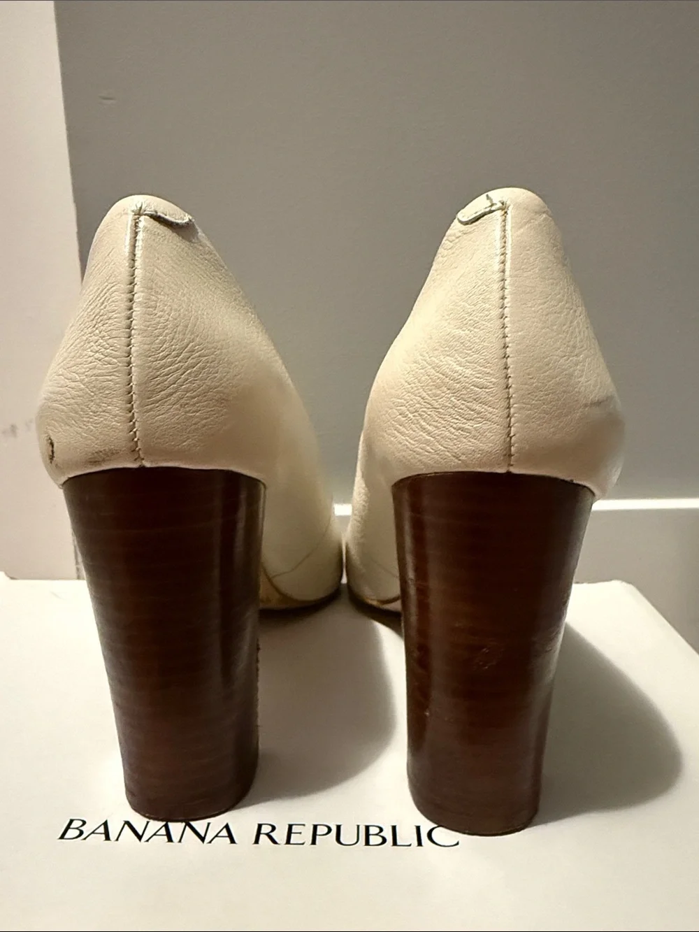 Banana Republic Cream and Black Two-Tone Leather Pumps